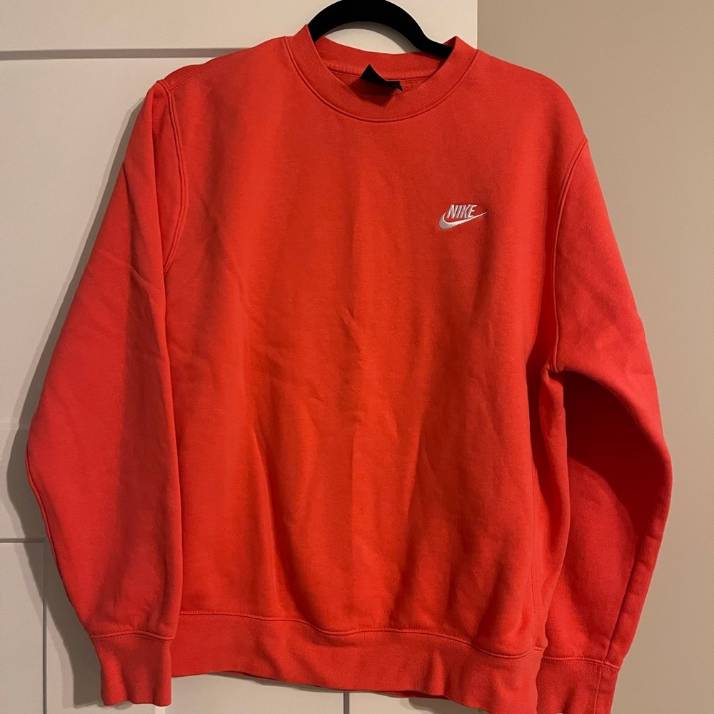 Women’s Nike Sweatshirt. Color-Coral